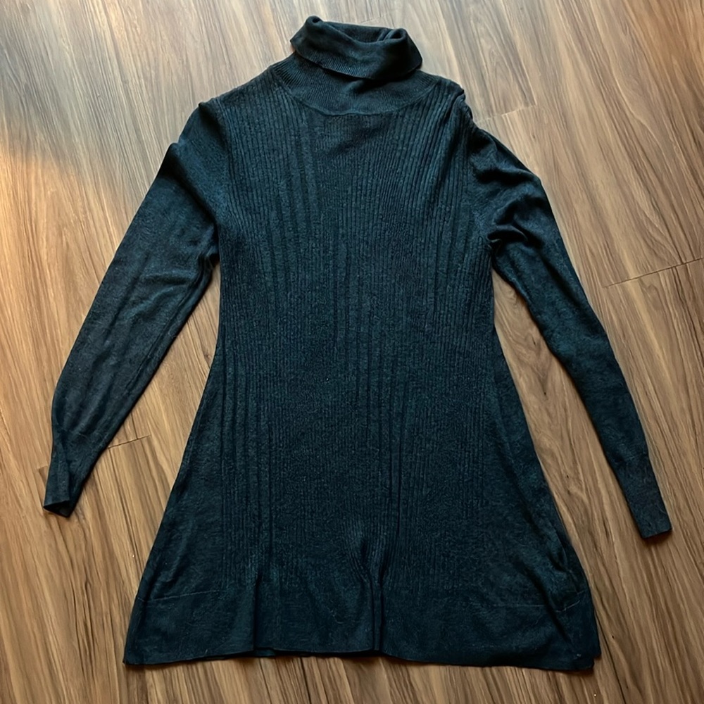 M blue turtleneck